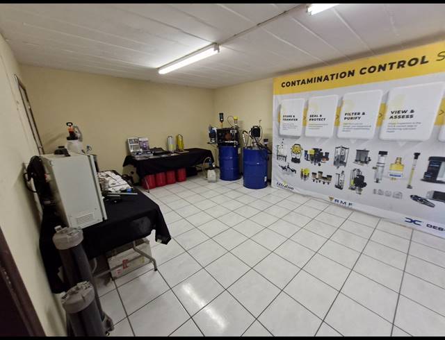192M² WAREHOUSE TO LET IN JET PARK